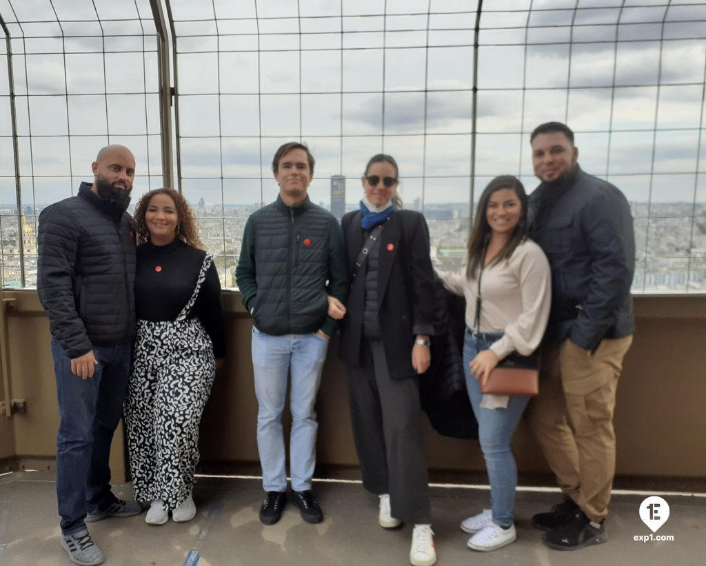 Group photo Eiffel Tower Tour on 11 October 2021 with Monika