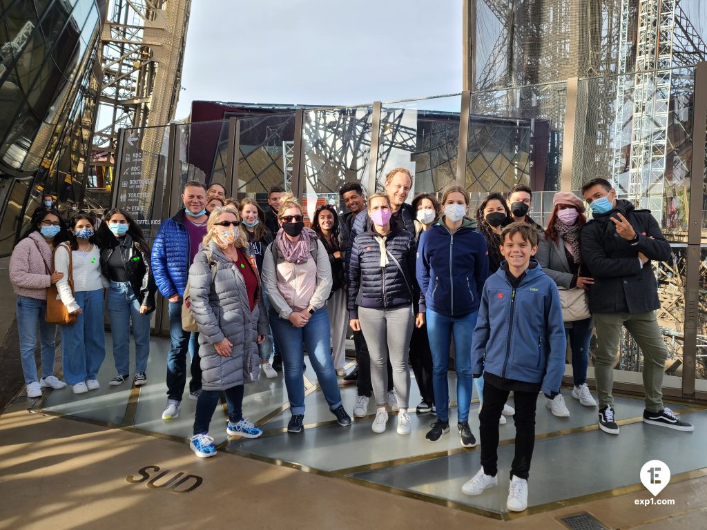 Group photo Eiffel Tower Tour on 17 October 2021 with Hafid