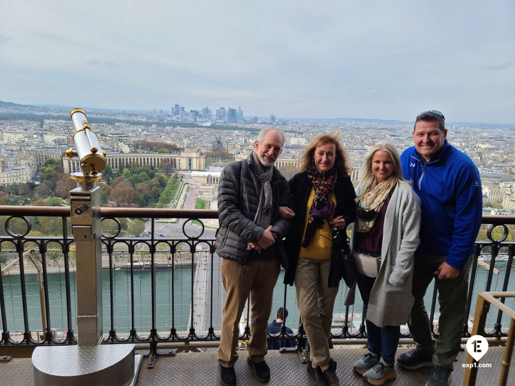 Group photo Eiffel Tower Tour on 18 October 2021 with Hafid