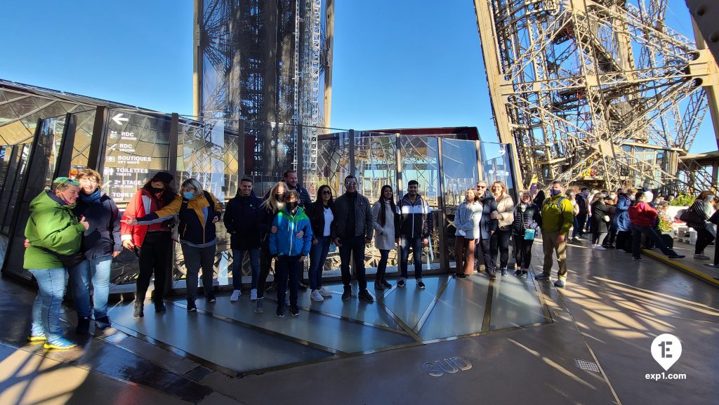 Group photo Eiffel Tower Tour on 24 October 2021 with Hafid