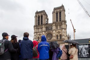 Guests looking at Notre Dame during Notre Dame Outdoor Walking Tour