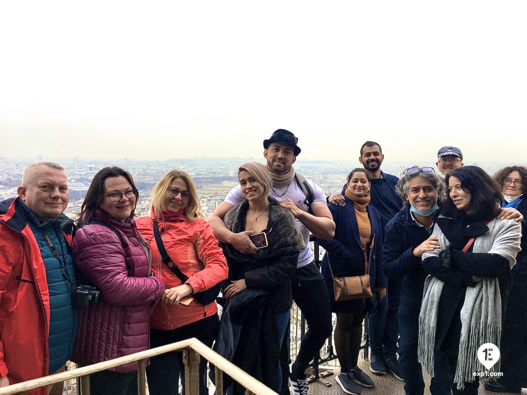 Group photo Eiffel Tower Tour on 19 November 2021 with Melina