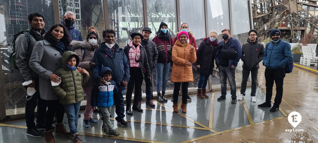 Group photo Eiffel Tower Tour on 21 November 2021 with Hafid