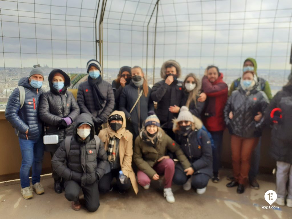 Group photo Eiffel Tower Tour on 22 November 2021 with Monika