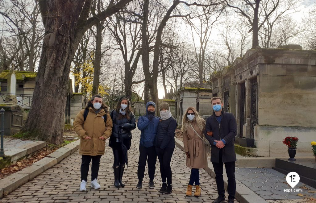 Group photo Pere Lachaise on 2 December 2021 with Monika