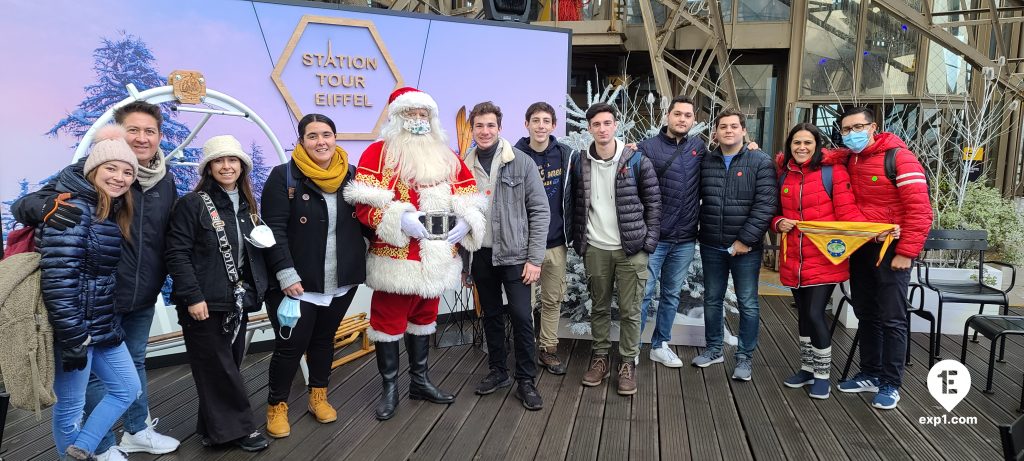 Group photo Eiffel Tower Tour on 24 December 2021 with Hafid