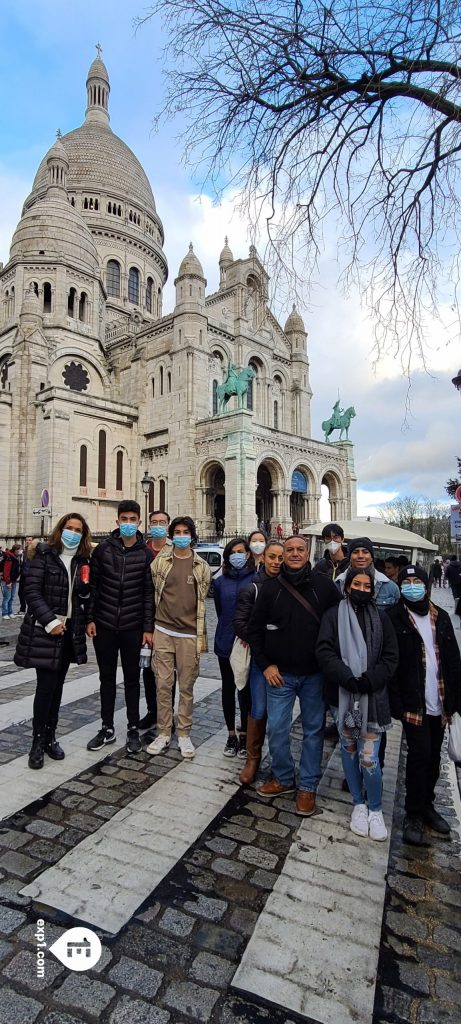 Group photo Eiffel Tower Tour on 26 December 2021 with Hafid