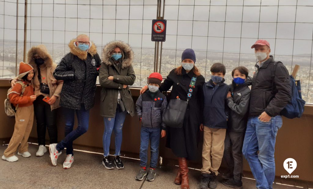 Group photo Eiffel Tower Tour on 3 January 2022 with Monika