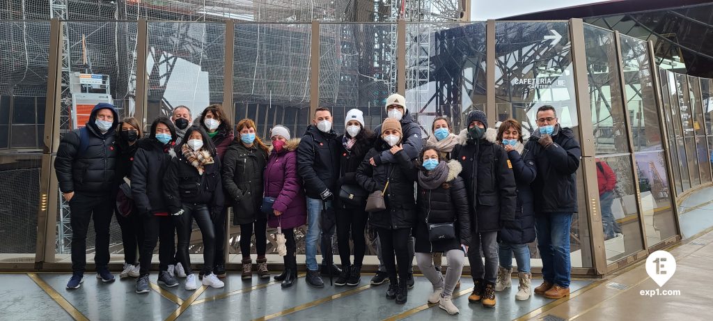 Group photo Eiffel Tower Tour on 8 January 2022 with Hafid