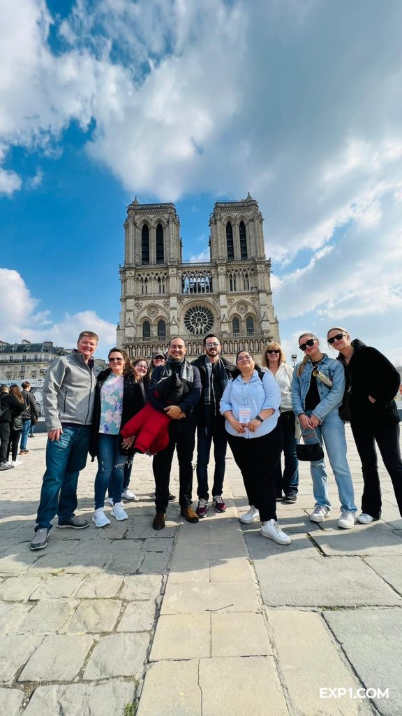 Group photo Notre Dame Outdoor Walking Tour With Crypt on 5 March 2022 with Kerstin