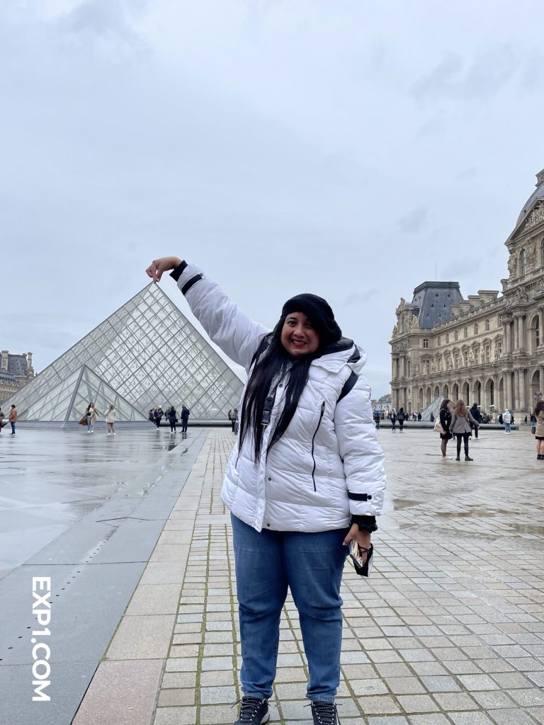 Group photo Paris in a Day Guided Tour on 13 March 2022 with Amira