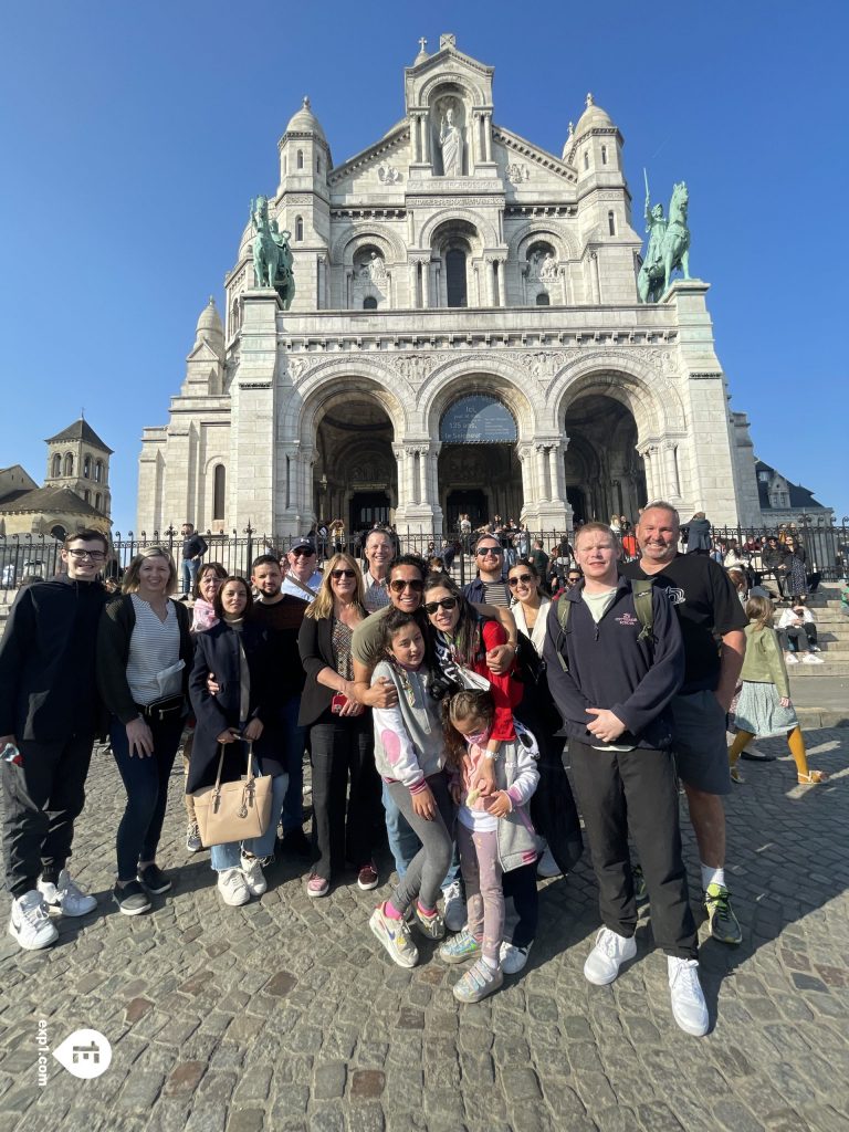 Group photo Montmartre Walking Tour on 26 March 2022 with Amira