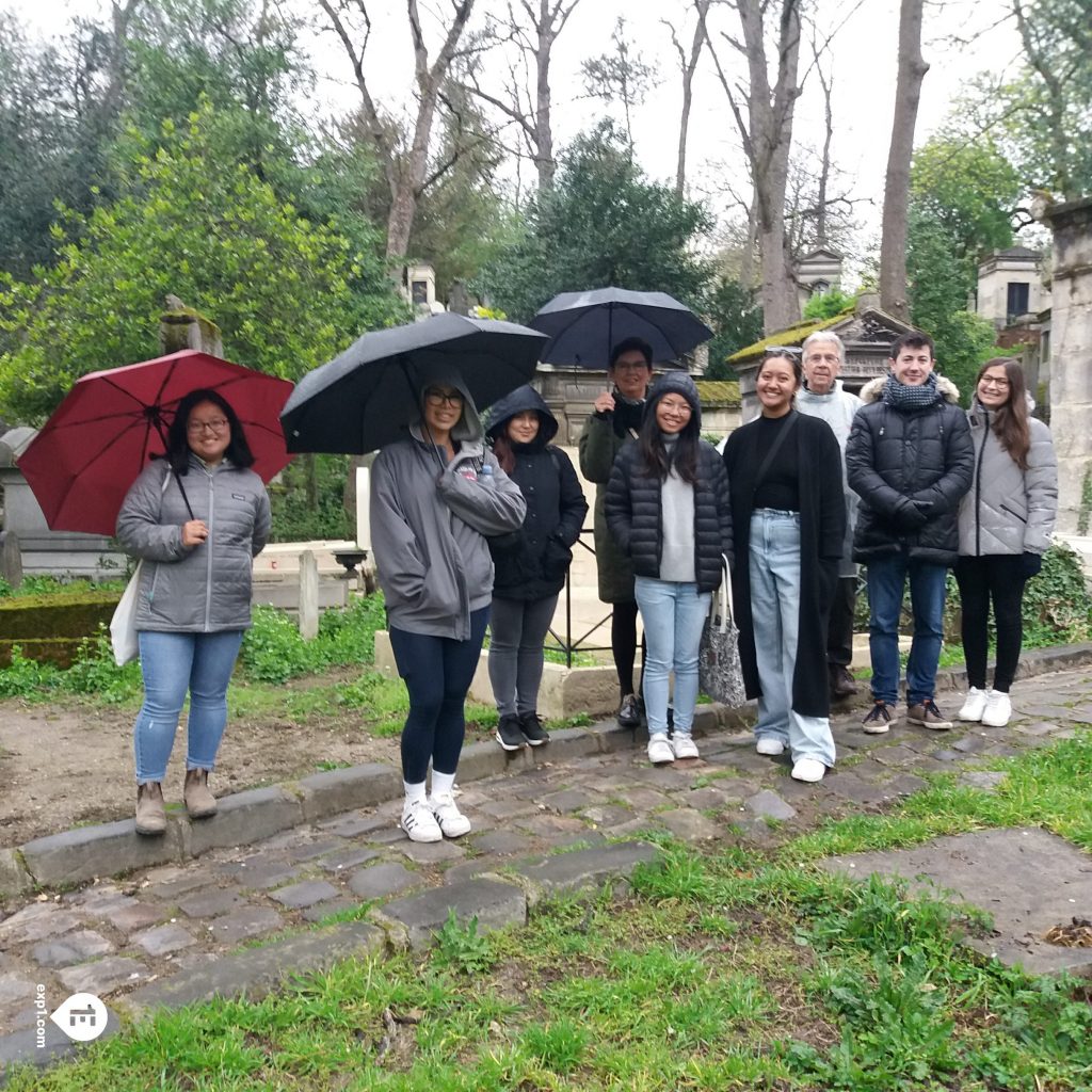 Group photo Pere Lachaise Cemetery Walking Tour: Scandals and Love Affairs on 31 March 2022 with Lea