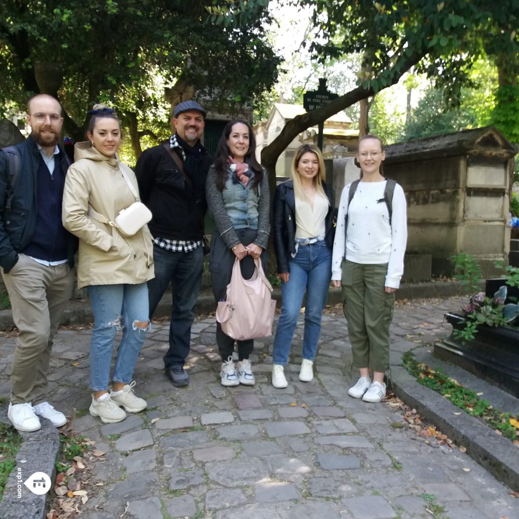 Group photo Pere Lachaise Cemetery Walking Tour: Scandals and Love Affairs on 21 April 2022 with Lea