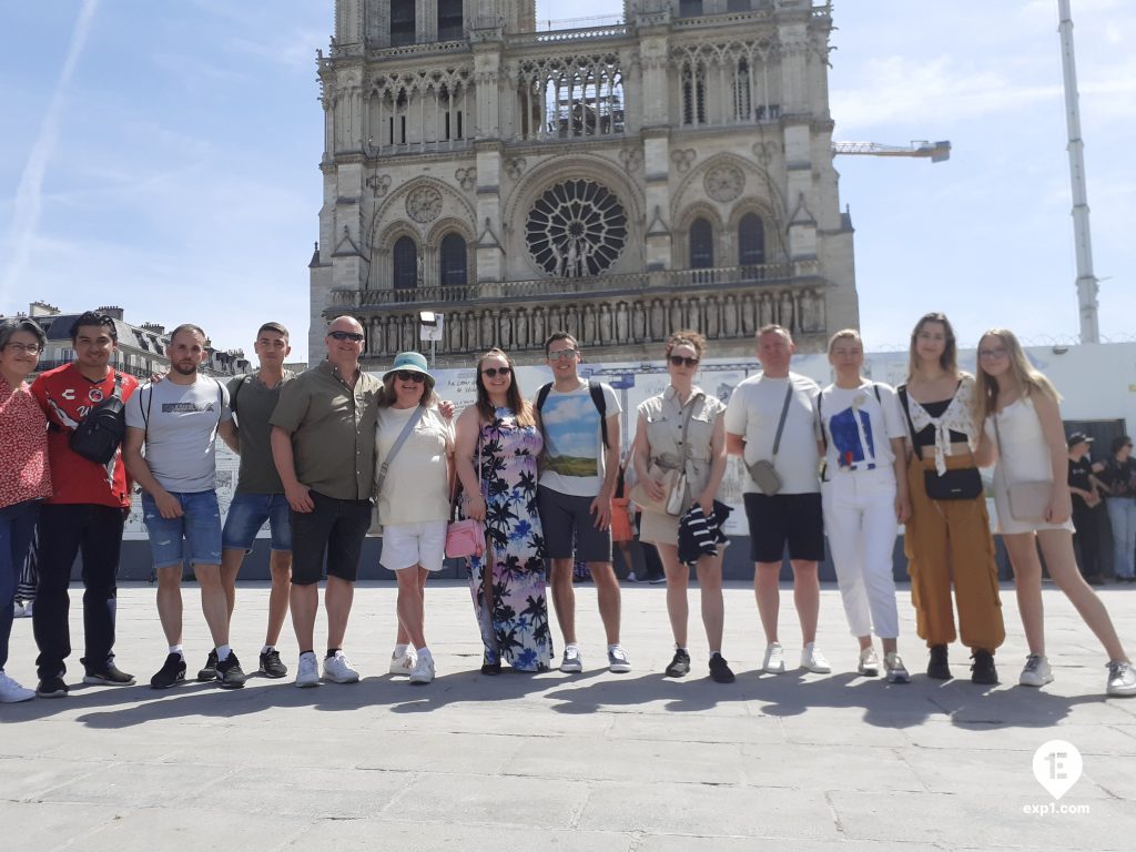 Group photo Notre Dame Outdoor Walking Tour With Crypt on 18 May 2022 with Monika