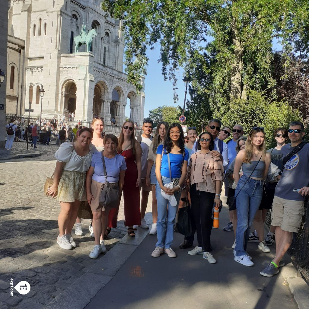 Group photo Montmartre Walking Tour on 4 July 2022 with Monika