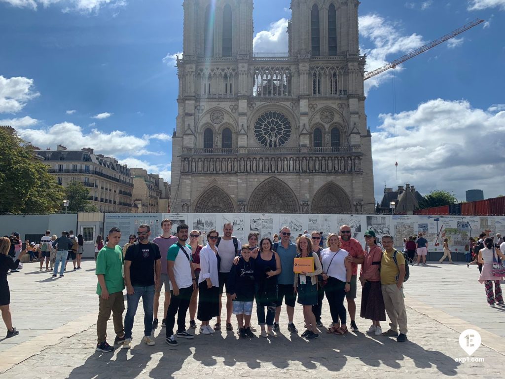 Group photo Notre Dame Outdoor Walking Tour With Crypt on 7 July 2022 with Monika