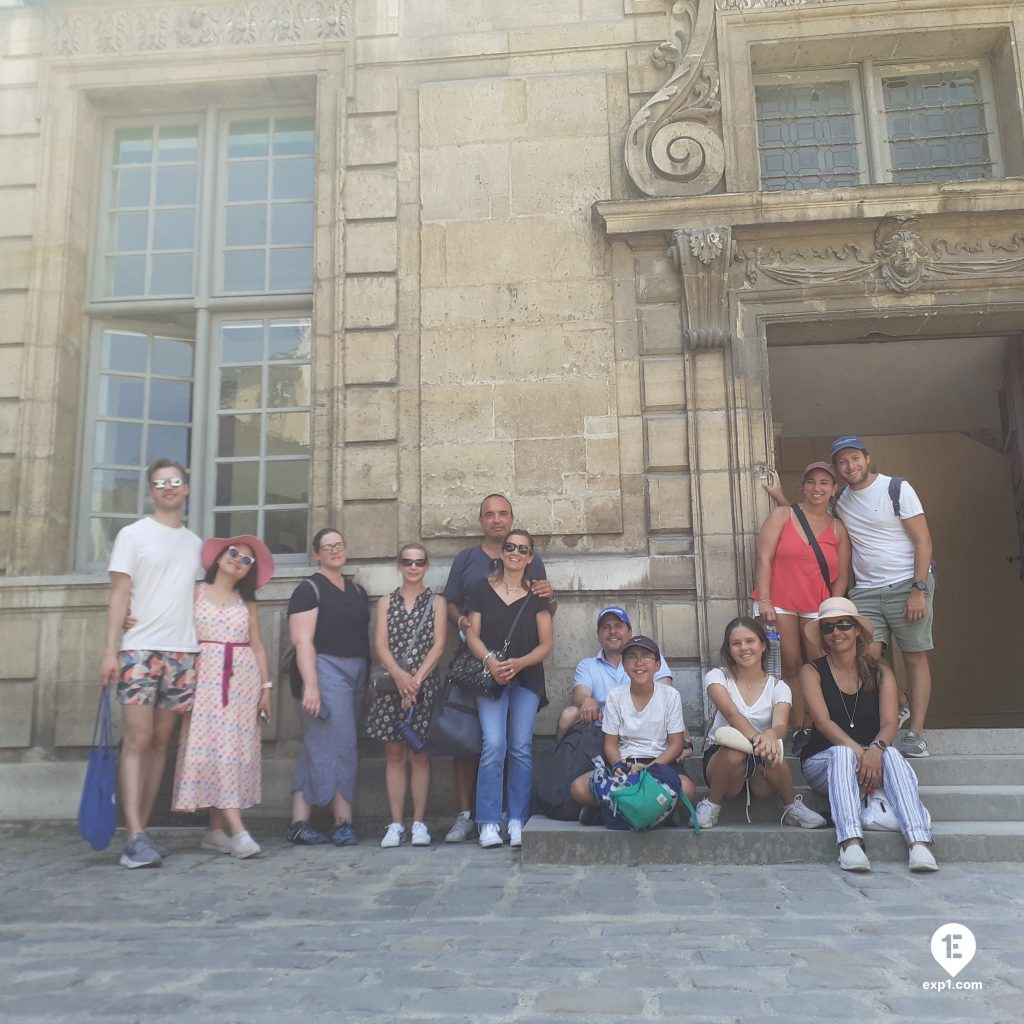 Group photo Le Marais Walking Tour on 18 July 2022 with Monika