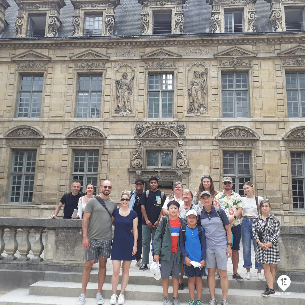 Group photo Le Marais Walking Tour on 1 August 2022 with Monika