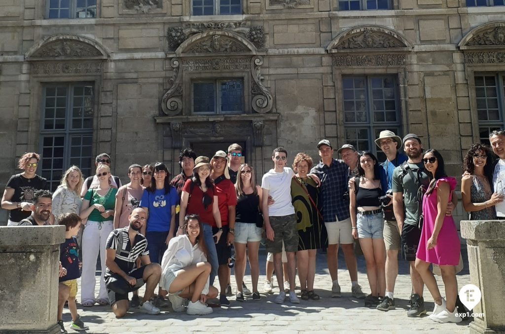 Group photo Le Marais Walking Tour on 8 August 2022 with Monika