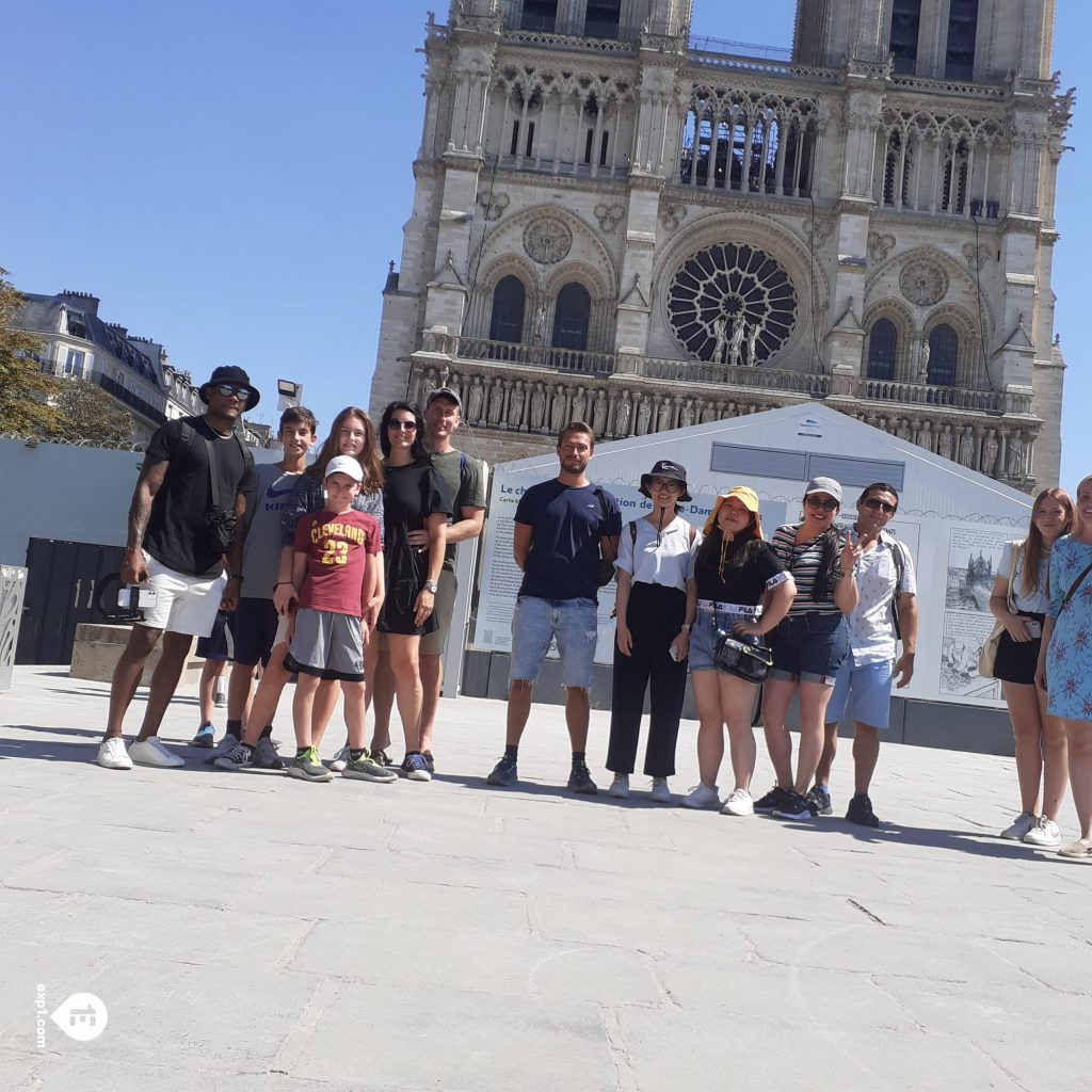 Group photo Notre Dame Outdoor Walking Tour With Crypt on 10 August 2022 with Monika