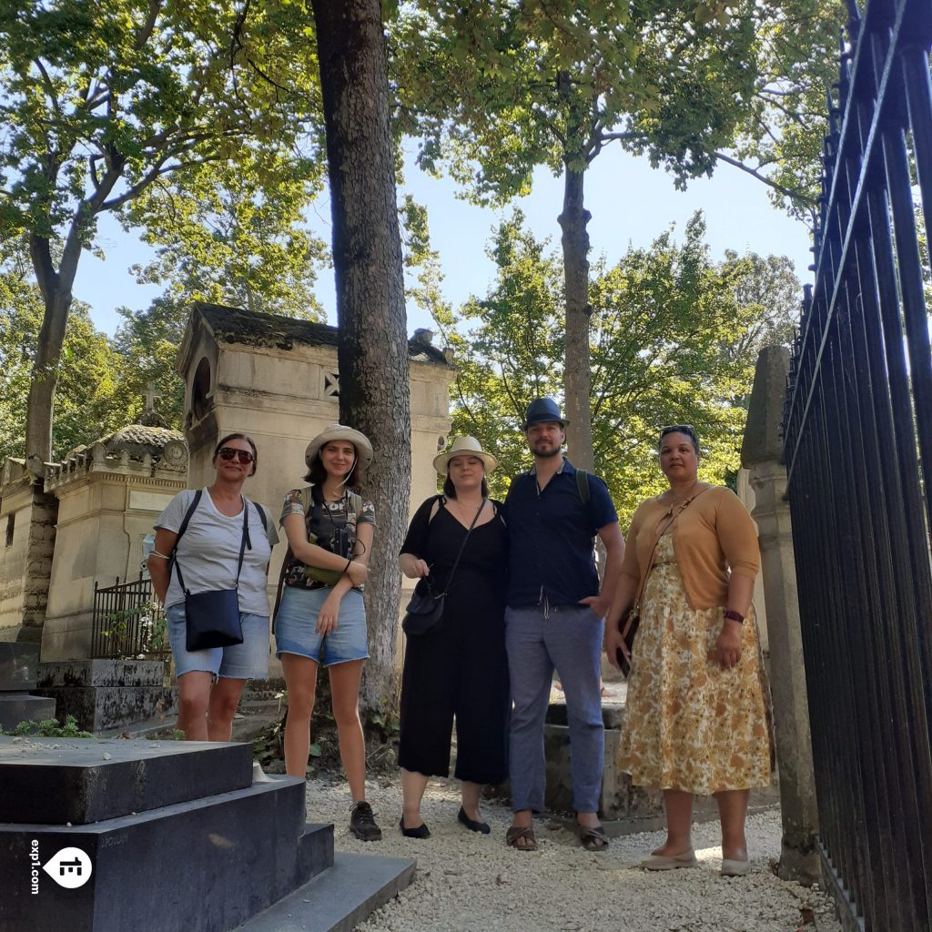 Group photo Pere Lachaise Cemetery Walking Tour: Scandals and Love Affairs on 11 August 2022 with Monika