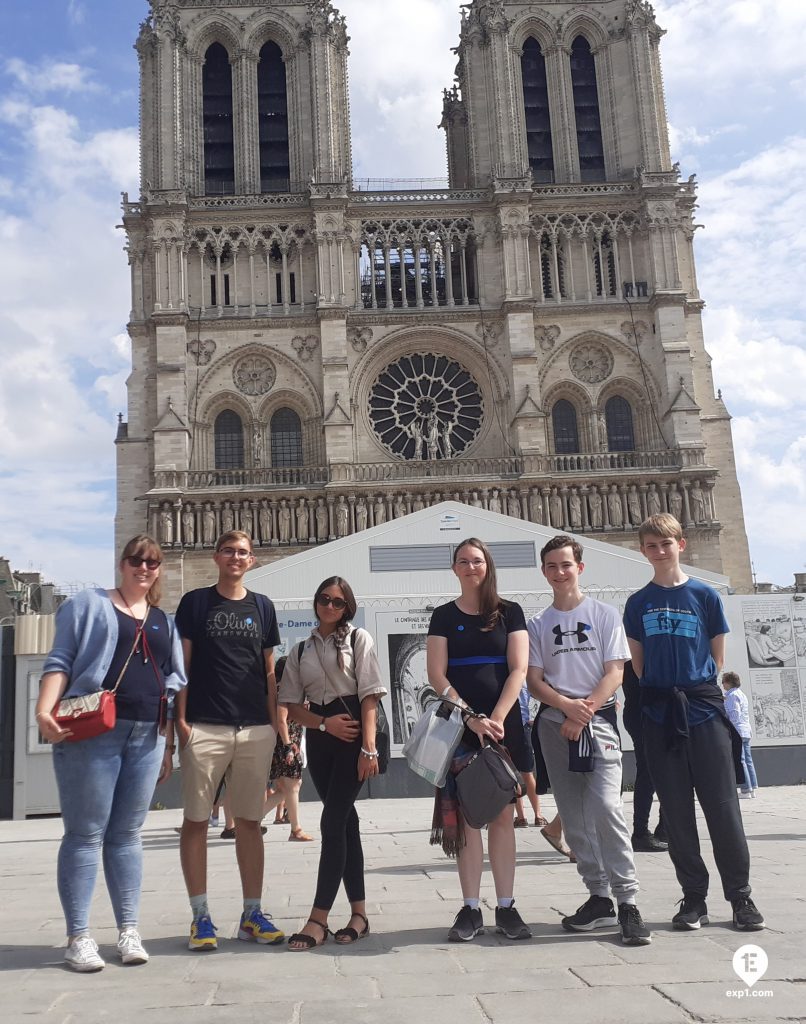 Group photo Notre Dame Outdoor Walking Tour With Crypt on 1 September 2022 with Monika