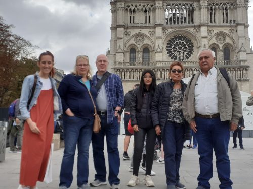 09Sep-Notre-Dame-Outdoor-Walking-Tour-With-Crypt-Monika-Pawelczyk1.jpg