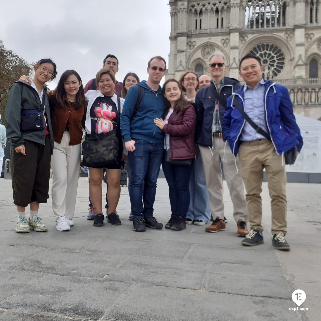 Group photo Notre Dame Outdoor Walking Tour With Crypt on 9 September 2022 with Monika