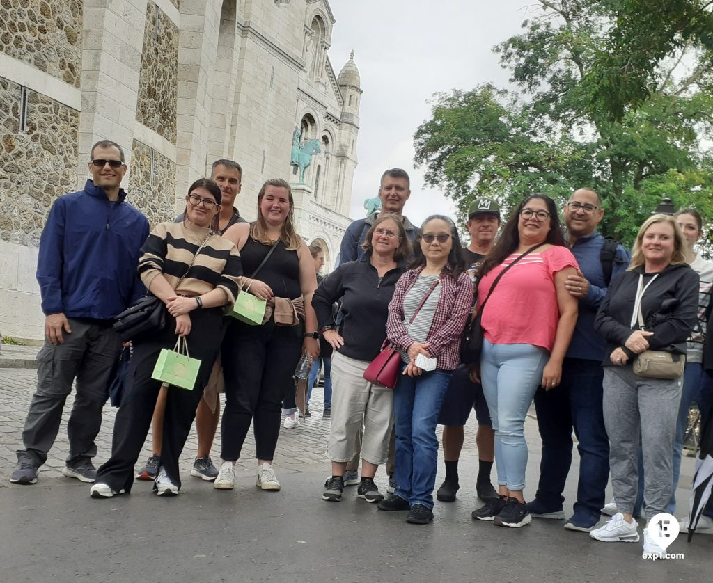 Group photo Montmartre Walking Tour on 10 September 2022 with Monika