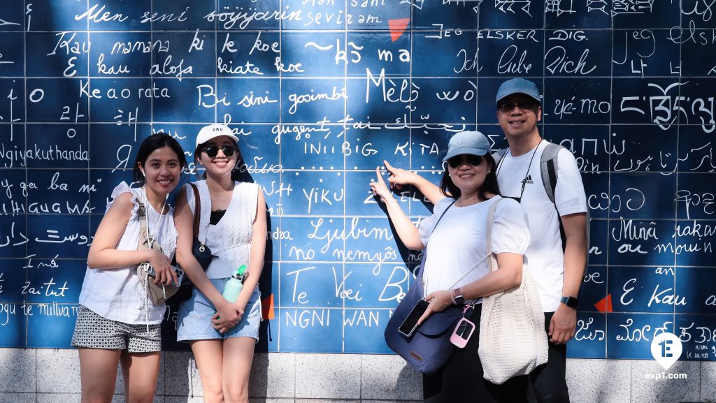 Group photo Montmartre Walking Tour on 19 September 2022 with Amira