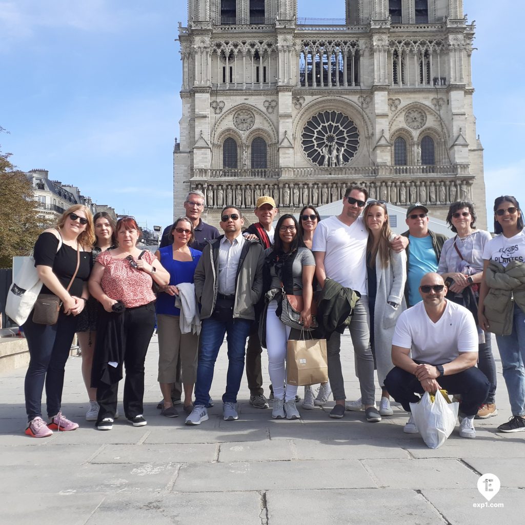 Group photo Notre Dame Outdoor Walking Tour With Crypt on 22 September 2022 with Monika