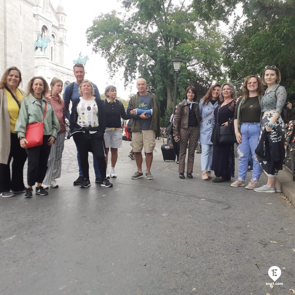 Group photo Montmartre Walking Tour on 23 September 2022 with Monika