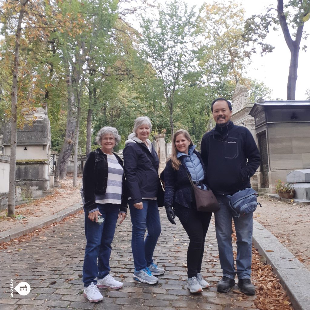 Group photo Pere Lachaise Cemetery Walking Tour: Scandals and Love Affairs on 24 September 2022 with Monika