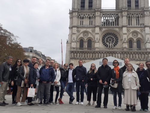 01Oct-Notre-Dame-Outdoor-Walking-Tour-With-Crypt-Monika-Pawelczyk1.jpg