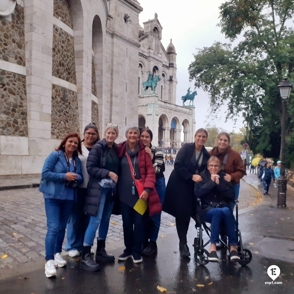 Group photo Montmartre Walking Tour on 13 October 2022 with Monika