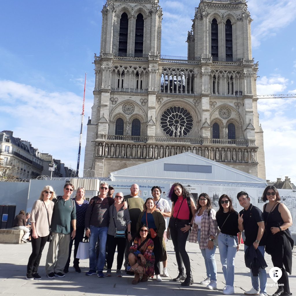 Group photo Notre Dame Outdoor Walking Tour With Crypt on 20 October 2022 with Monika