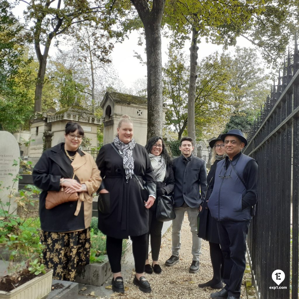 Group photo Pere Lachaise Cemetery Walking Tour: Scandals and Love Affairs on 5 November 2022 with Monika