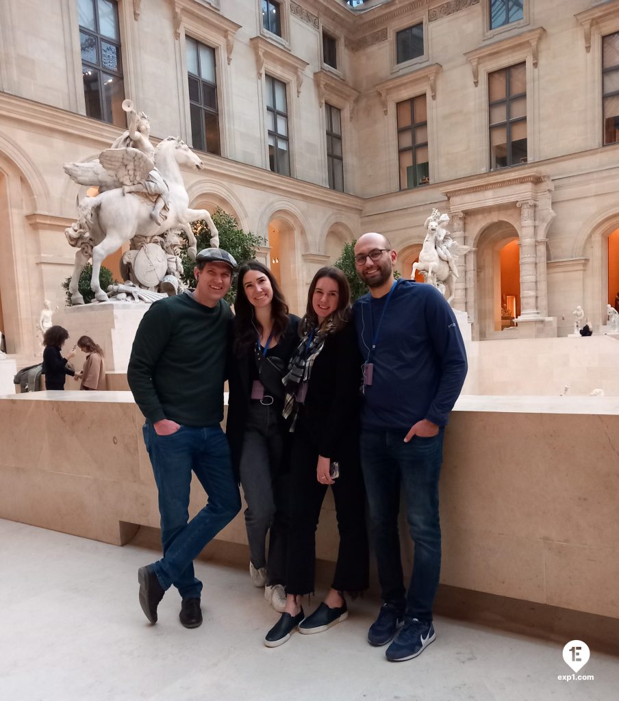 Group photo Ultimate Louvre on 2 December 2022 with Lea