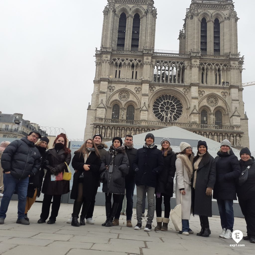 Group photo Montmartre Walking Tour on 4 December 2022 with Monika