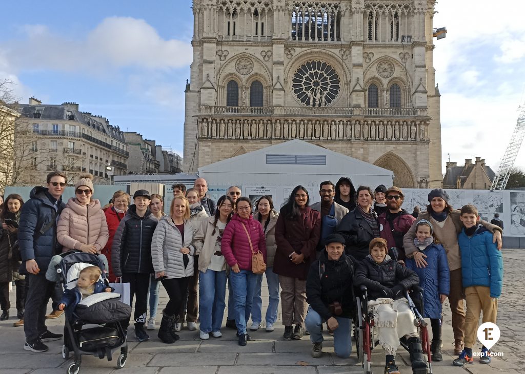 Group photo Notre Dame Outdoor Walking Tour With Crypt on 29 December 2022 with Monika