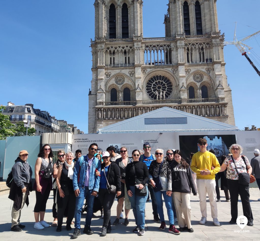 Group photo Notre Dame Outdoor Walking Tour With Crypt on 3 May 2023 with Monika