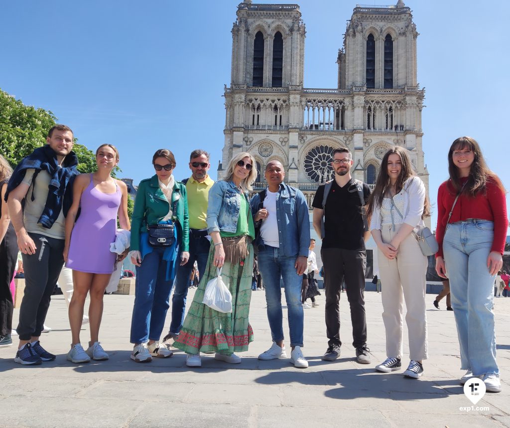 Group photo Notre Dame Outdoor Walking Tour With Crypt on 3 May 2023 with Monika