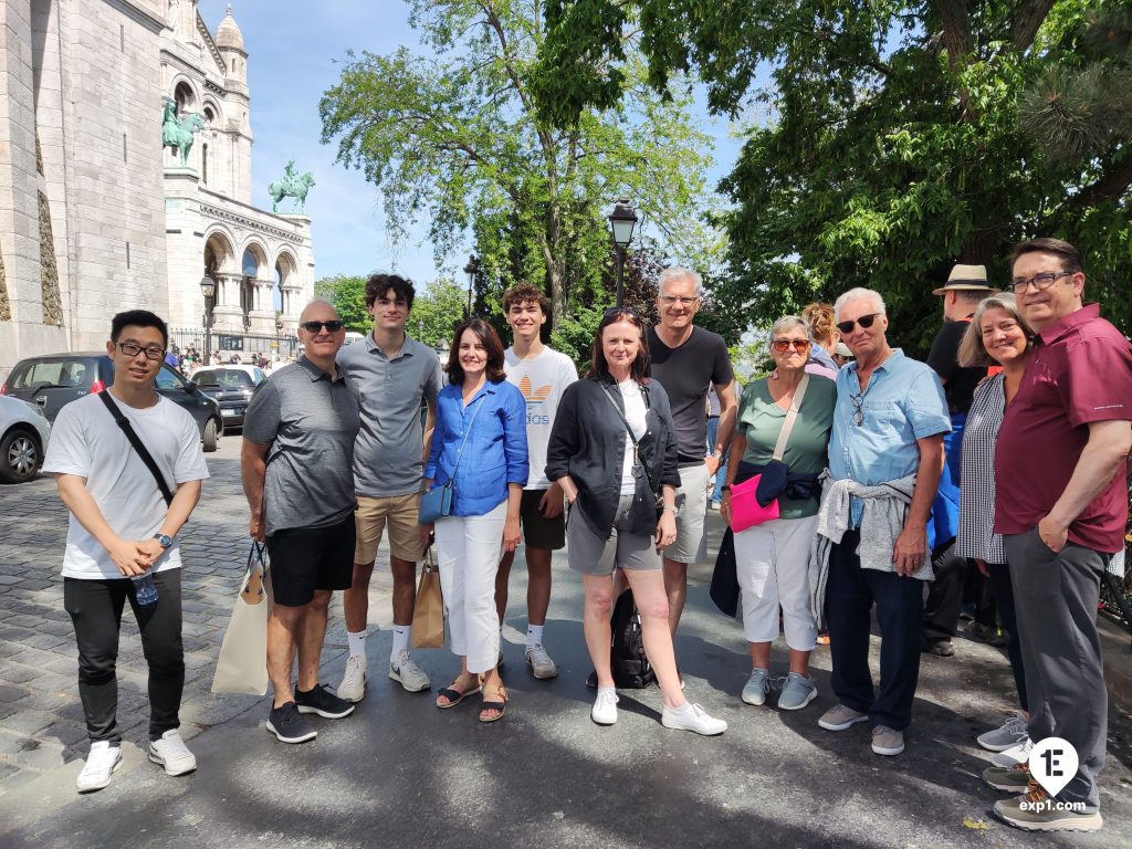 Group photo Montmartre Walking Tour on 30 May 2023 with Monika