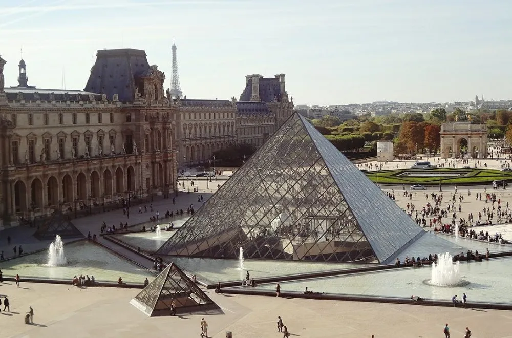 Louvre and Seine River Cruise Experience