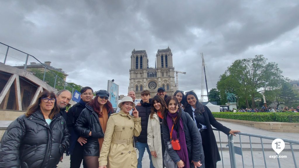 Group photo Notre Dame Outdoor Walking Tour With Crypt on May 4, 2024 with Adriana