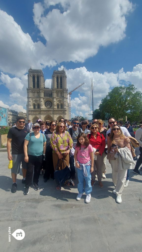 Group photo Notre Dame Outdoor Walking Tour With Crypt on May 25, 2024 with Adriana