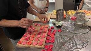 Assembling cooked macarons