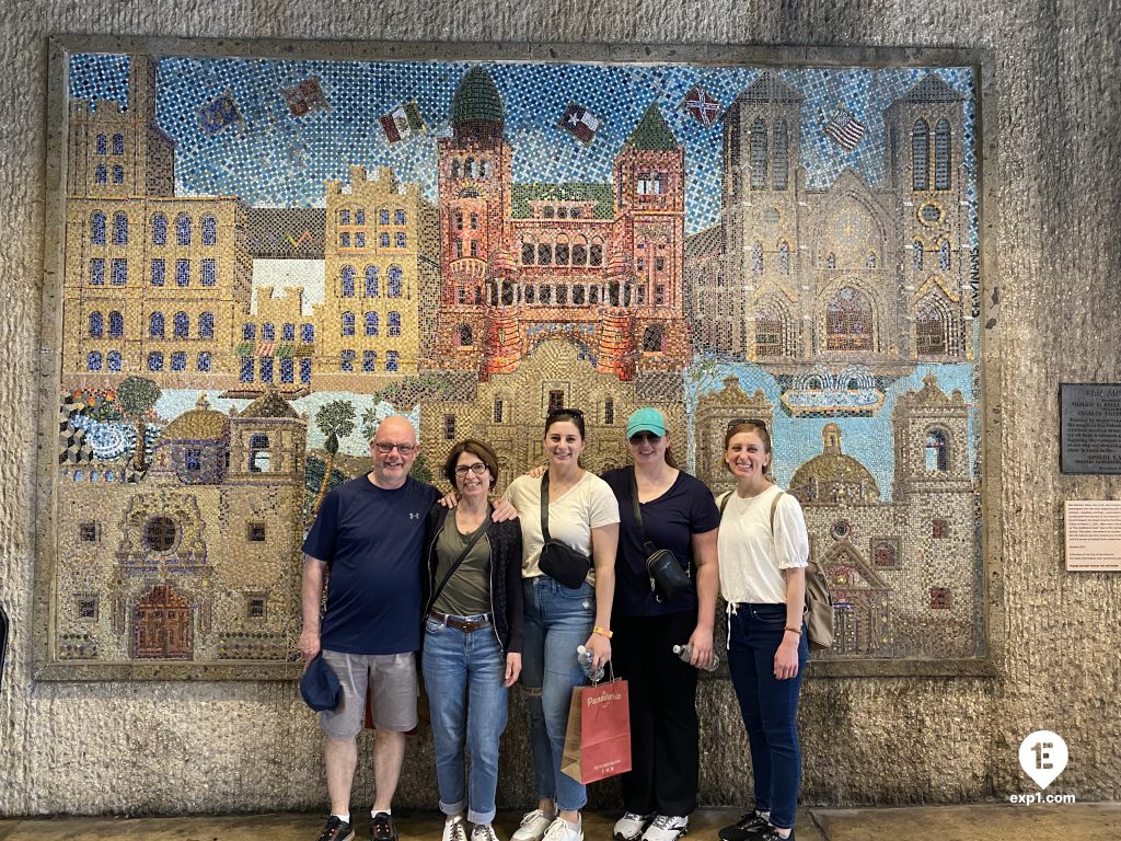 Group photo Historic Downtown San Antonio Food and Culture Tour on 20 February 2023 with Gina