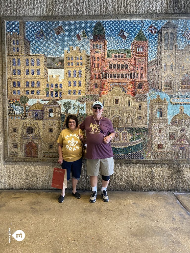 Group photo Historic Downtown San Antonio Food and Culture Tour on 21 February 2023 with Gina